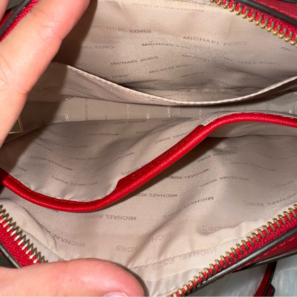 Like New Michael Kors MK Crossbody. - Picture 4 of 8